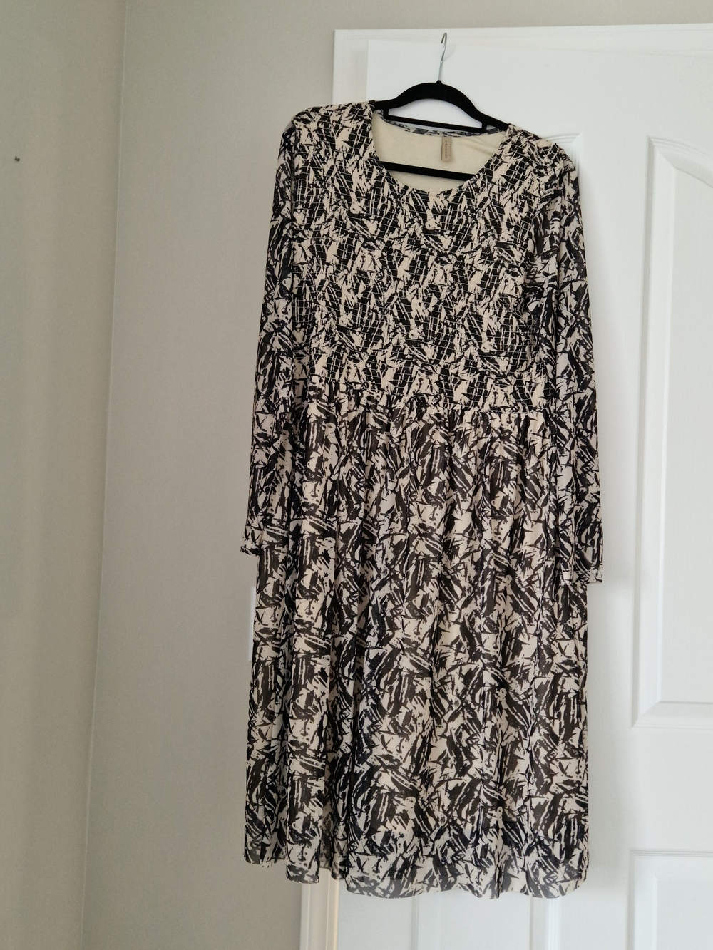 Black & Cream Abstract Print Long Sleeve Tiered Dress